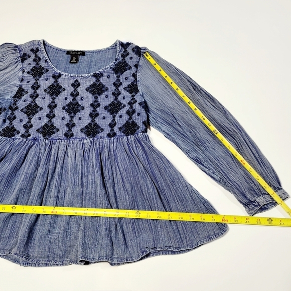 Rachel Zoe Cotton Embroidered Denim Gauze Textured Baby Doll Pop Over Blouse (M) - Picture 7 of 8